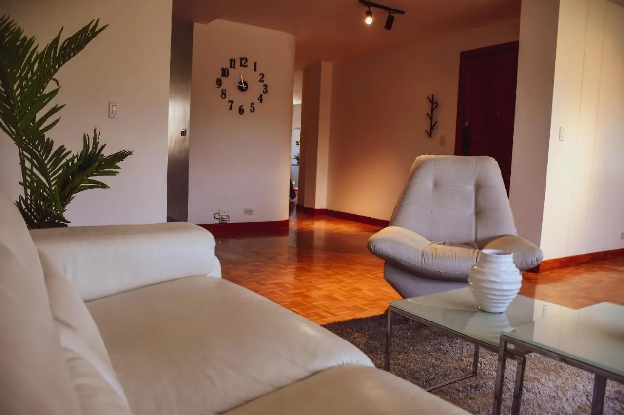 アパート メデジンApartamento En Laureles En Zona Rosaアパートメント